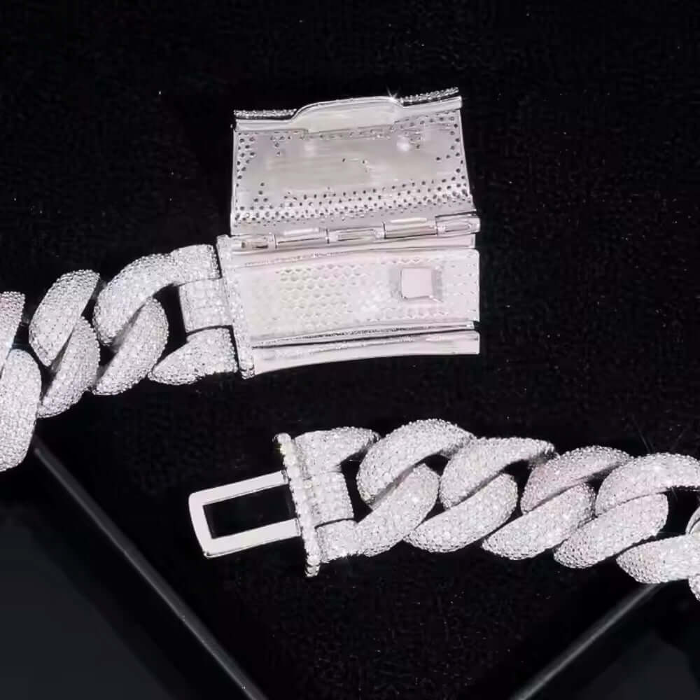 Moissanite Cross Cuban Link Chain - 18mm