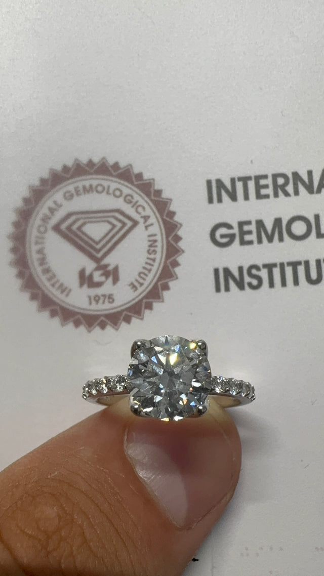 18K White Gold Lab-Grown Diamond Engagement Ring