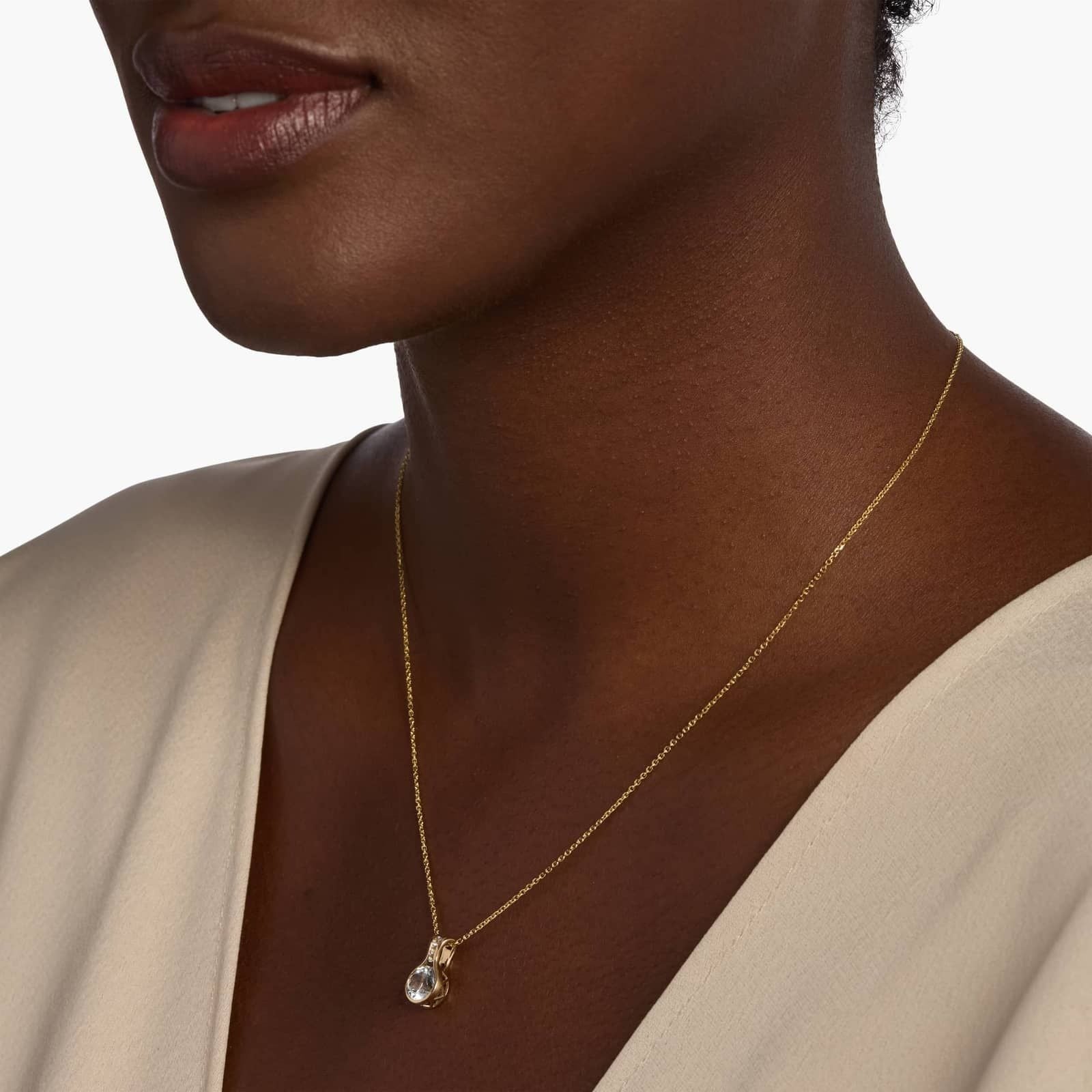 Round Aquamarine Pendant in 14k Yellow Gold (7mm)