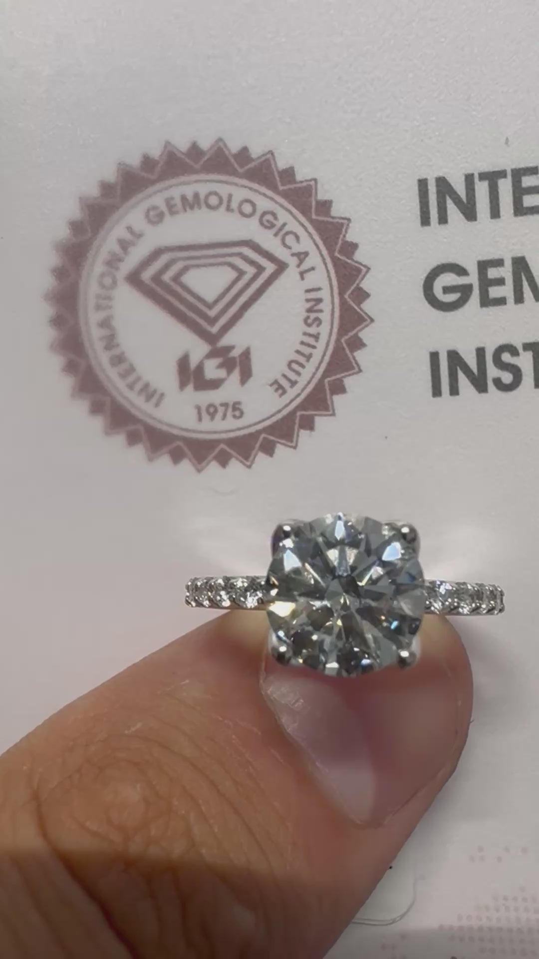 18K White Gold & Lab-Grown Diamond Engagement Ring